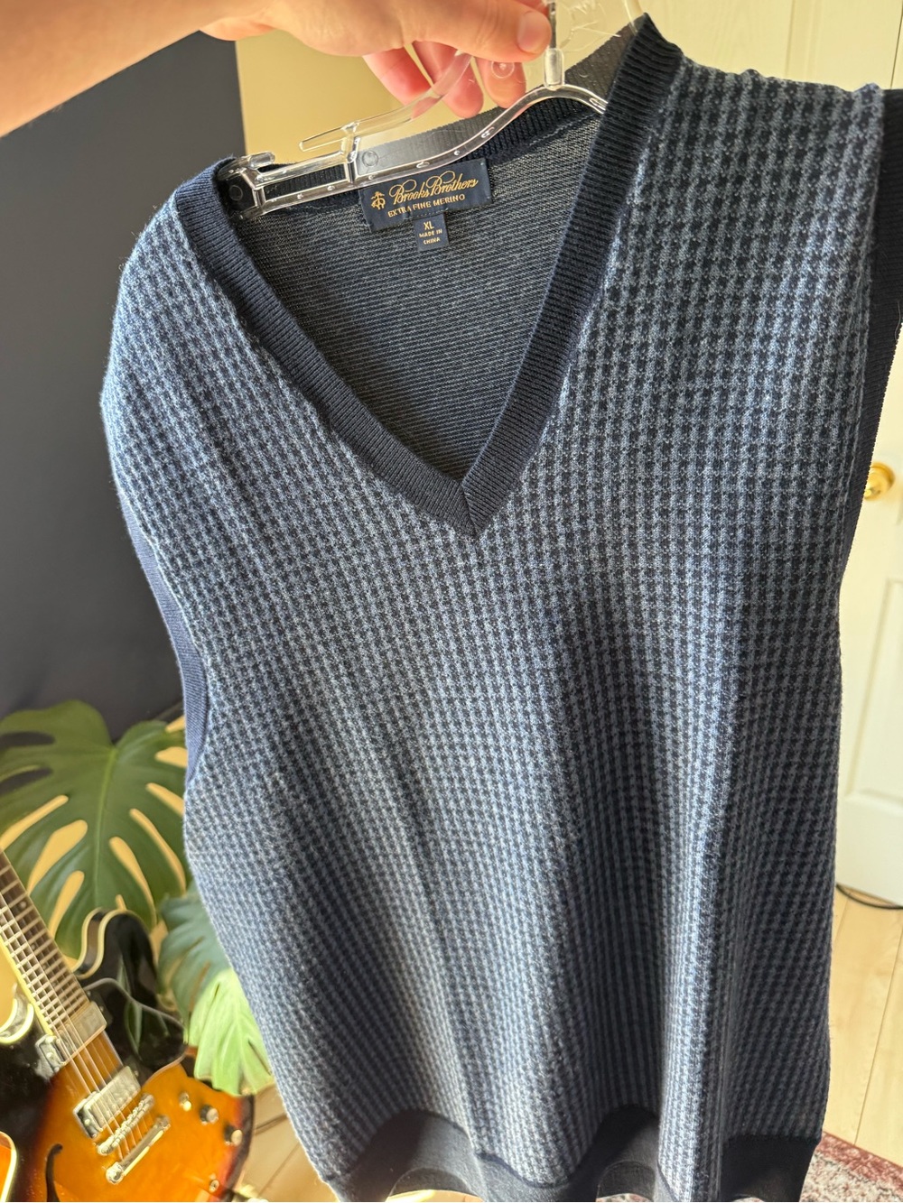 Brooks Brothers 100% merino wool Men's Navy Blue V-Neck Knit Sweater Vest
